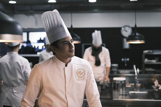 《摘星甜点王》法国百万网帅利雅德饰演「世界冰淇淋甜点冠军」亚齐德（台北双喜电影提供）