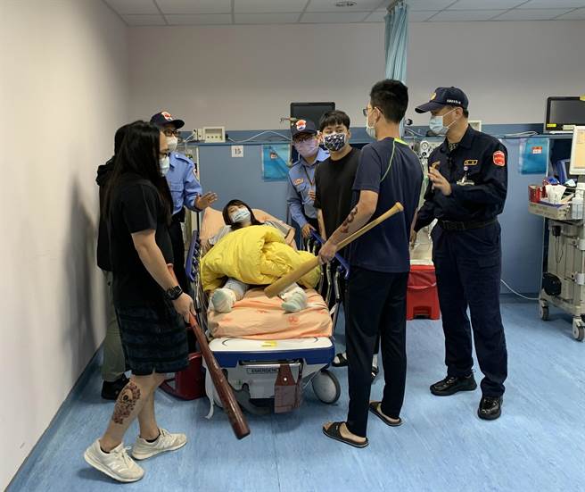 台北荣民总医院为防范医疗暴力事件发生，强化医护对医疗暴力之紧急应变能力，28日与辖区永明派出所办理「医疗暴力应变实况演练」（北荣政风室提供）