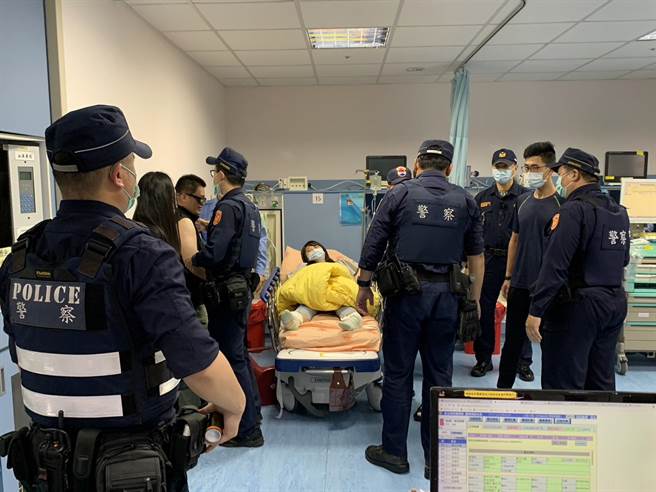 台北荣民总医院为防范医疗暴力事件发生，强化医护对医疗暴力之紧急应变能力，28日与辖区永明派出所办理「医疗暴力应变实况演练」（北荣政风室提供）