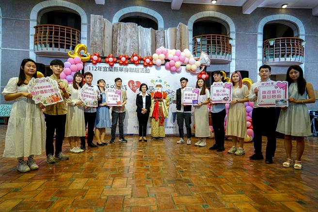 宜兰县举办单身联谊，除了安排轻旅行等活动，参加联谊配对成功，且在2年内结婚的新人，县府还会送出价值4万元的结婚好礼。（李忠一摄）