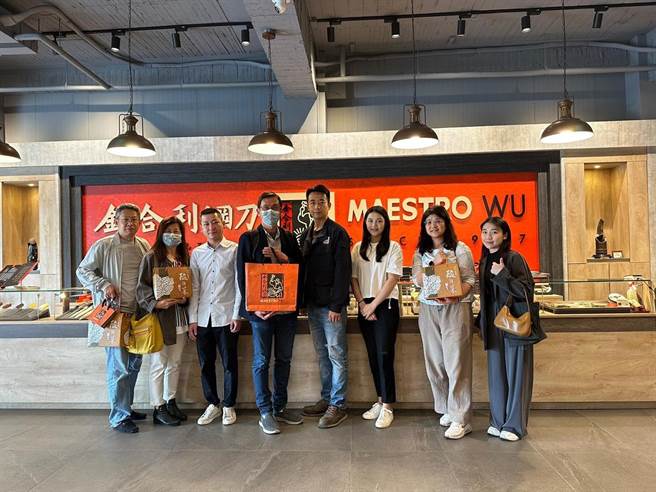 马来西亚通路商－悦旺贸易日前至金门踩线，预计年底于吉隆坡成立金门商品专区。(图／金门县政府提供)