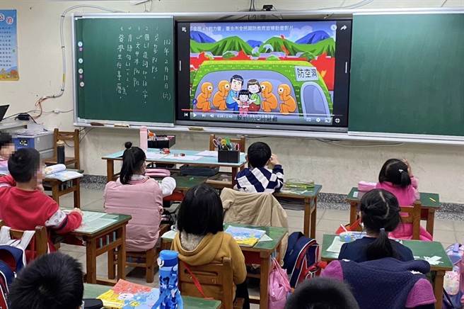 ▲基隆市低年级电子白板建置完成，图为学童使用电子白板上课情形（基隆市政府提供／徐佑升基隆传真）