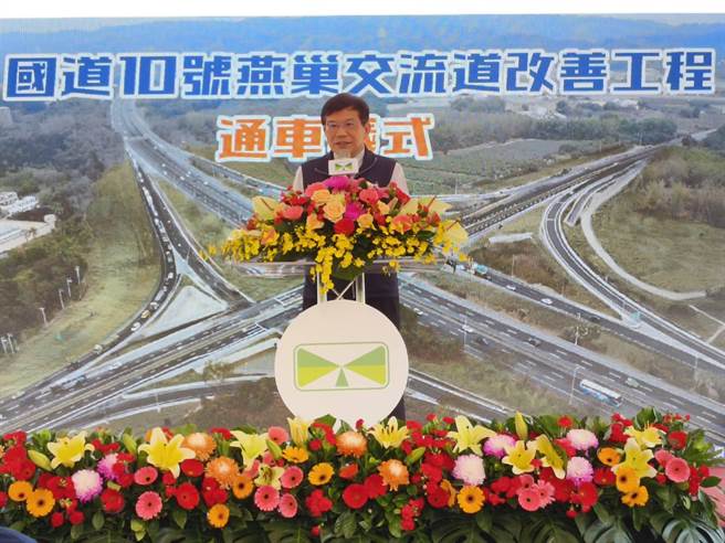 交通部长王国材表示，工程完成后将可以分担部分仁武交流道的交通量，让当地交通更加顺畅。（林雅惠摄）