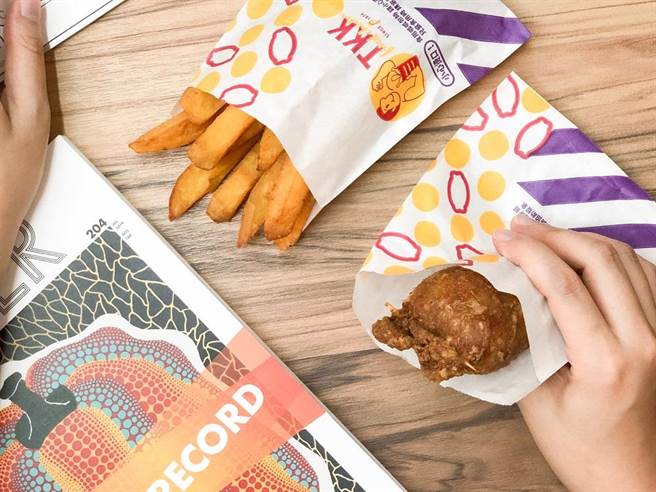 顶呱呱人气商品原味炸鸡、呱呱包、阿勇鸡块、薯球、地瓜薯条，5款任选3款均一价119元，最高享68折。（顶呱呱提供）