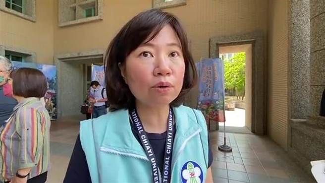嘉义市政府卫生局长廖育玮说明争取国家中医药研究所来嘉设分部。（廖素慧摄）