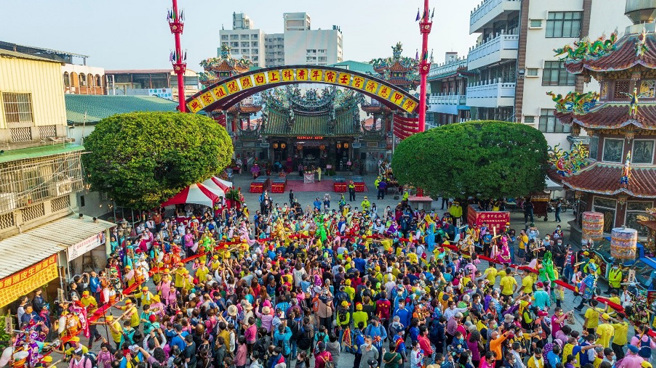臺南学甲慈济宫举行的「学甲上白礁」祭典，由文化部登录为国家重要民俗。（学甲慈济宫提供）