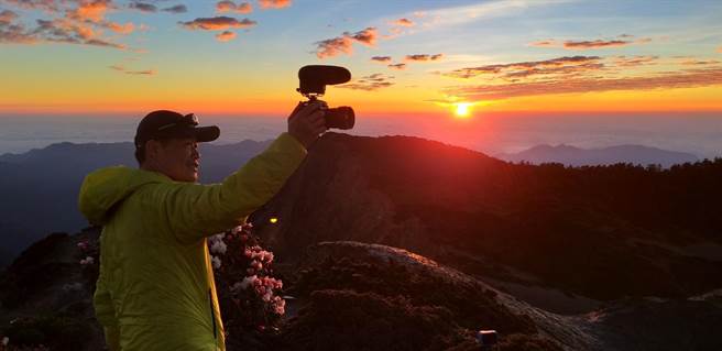 《赤心巅峰》导演杨守义表示，制作生态纪录片 20 多年来，虽曾获电视金钟奖殊荣，心中却一直有个遗憾──台湾还少一部纪录片，用台湾人的视角好好记录下「中央山脉」那神秘而美丽的脸（活水文化事业有限公司提供）