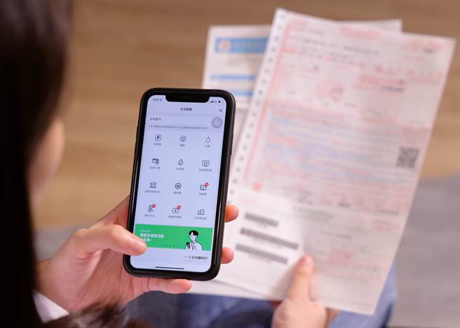 牌照税、房屋税及综所税用iPASS MONEY扫码轻松缴最高可领 800 元回馈。（一卡通公司提供／高雄洪靖宜传真）