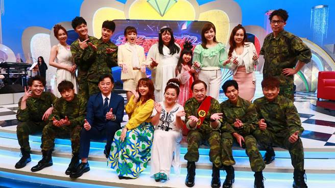 李子森（前排左起）、东谚、阳帆、秀兰玛雅、白冰冰、康康、阿文、蔡佳麟、杜忻恬等人表演「欢乐好声音歌舞Show」主题。（中视提供）