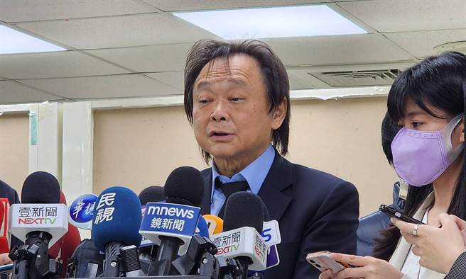 針對國民黨可能派出「美女刺客」發言人李明璇出戰士林大同區立委，將代表民進黨參選的議員王世堅則坦言，若是成真會對他帶來相當大的壓力。（丁上程攝）