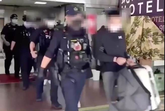 警方將房內7人全部帶回偵辦。（翻攝照片／林郁平台北傳真）