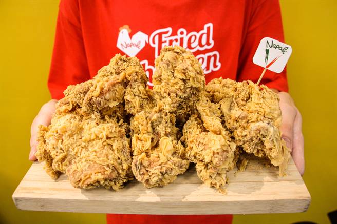 拿坡里炸鸡专卖店「鸡腿二重奏」下杀84折，整个5月都能享优惠。（拿坡里提供）