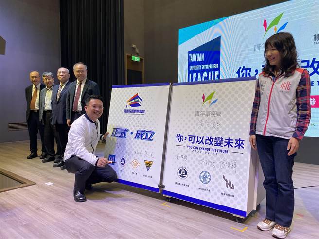 桃園市副市長蘇俊賓表示，盼桃園大專校院的學習環境，能因校園創業聯盟計畫，開設更貼近時代趨勢的課程，讓學生畢業後即成為社會高度需求人材。（蔡明亘攝）