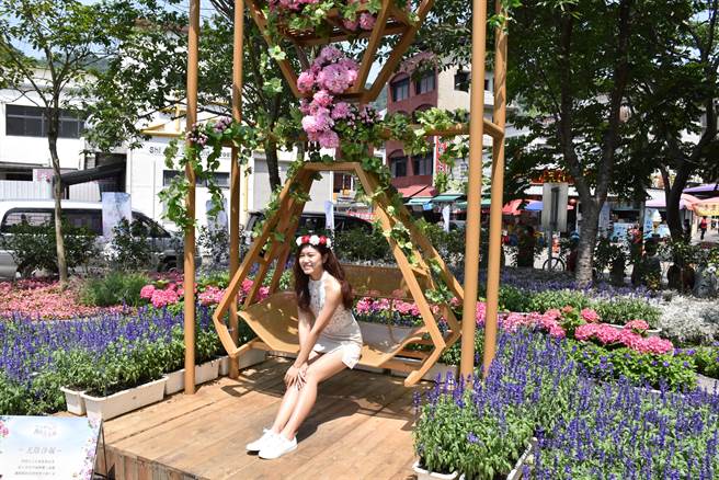 2023南庄花卉节28日上午开幕，设置5大展区呈现最美花影。（谢明俊摄）