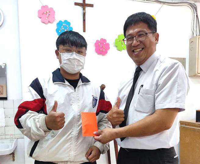 公东高工是培育技职教育的摇篮，学生得知被列为专案辅导学校，大方捐出政府普发现金6000元。（公东高工提供／蔡旻妤台东传真）