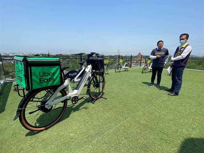 运点科技携手台湾供应链合作伙伴纬创和OKGO凯智绿能推出的最新款智慧运具电辅车。（孙英哲摄）