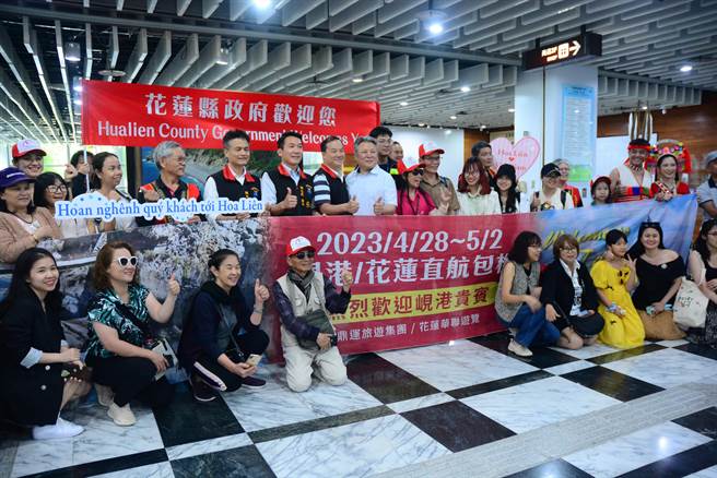 74名越籍游客在花莲入镜，5天4夜花莲行程也到宜兰和台北游览。（王志伟摄）