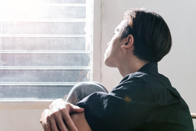 巨蟹座、天秤座、双鱼座容易想太多让自己陷入烦恼中。（示意图／Shutterstock）