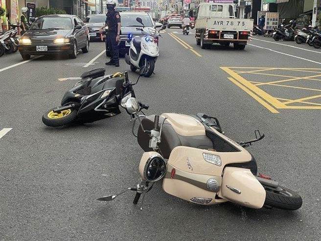 屏东未戴安全帽伤亡人数居高布下，屏警将加强执法。(屏警提供)