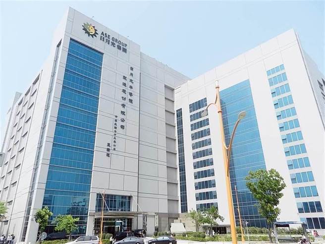 高雄日月光半导体制造公司2020年强制解雇一名失职的林姓厂务工程师，林男提告争取资遣费。一审认为林男失职情节并不严重，判日月光处置过当败诉，需给付林男50万元并开立非自愿离职书。日月光不服上诉，高雄高分院认为，日月光只需要透过监督、惩戒就能改善类似情况，不需要解雇林男，驳回上诉，可上诉。（本报资料照）