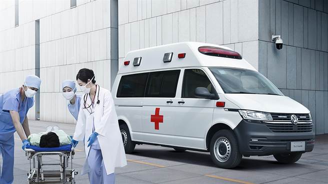 福斯商旅所举办的国片「速命道」试映活动中，同步播放并分享第一线救护人员的执勤经验。（福斯商旅提供）