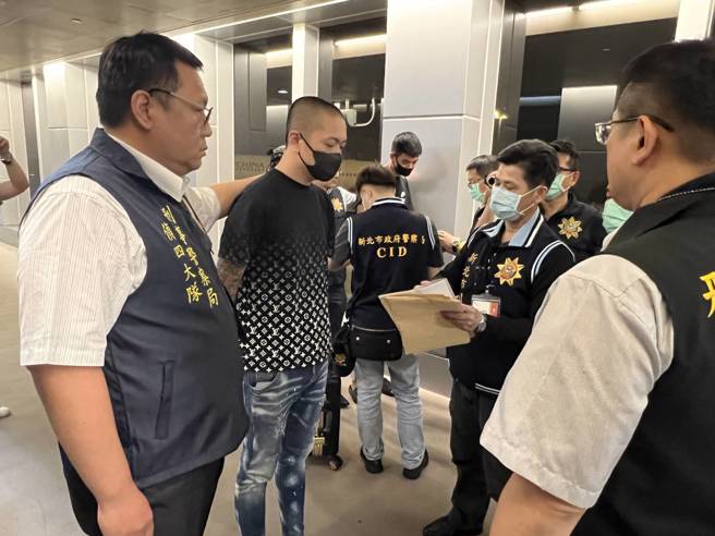 警方28日晚間將林嫌押解回台。（警方提供）