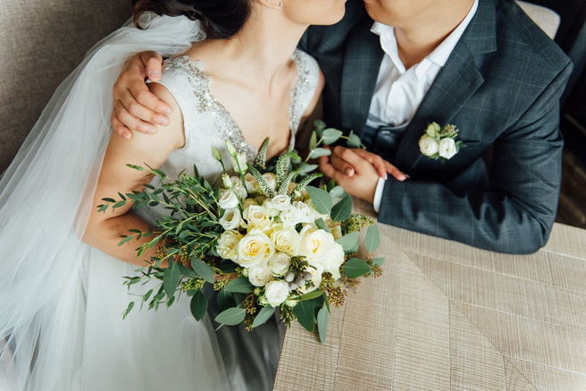 长辈忌讳「喜冲喜」！怀孕8个月同事硬要参加她婚宴：不吃很可惜。（示意图/shutterstock）