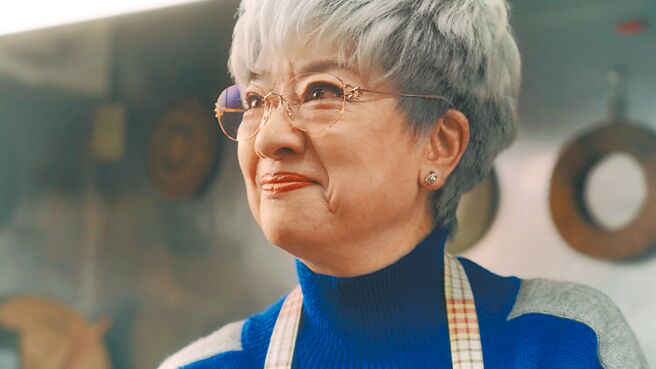 翁倩玉在日剧中演出男主角近藤颂利的奶奶，要刻意化老妆才能符合形象。（摘自官方推特）