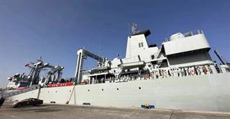 陸軍艦搭載470多名第二批撤離蘇丹人員抵達吉達港