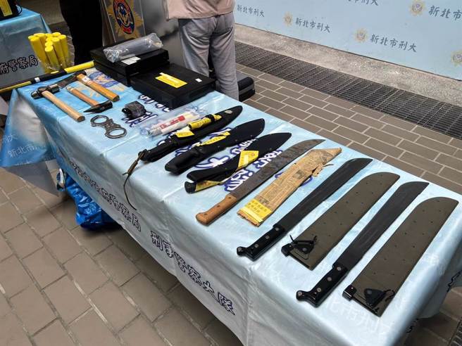 弘仁会分工扫射当铺！「中和组」出钱、「弘生组」负责军火及杀手。(王扬杰翻摄)