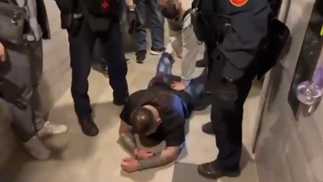 警方攻坚逮捕「弘生组」成员。(戴志扬翻摄)