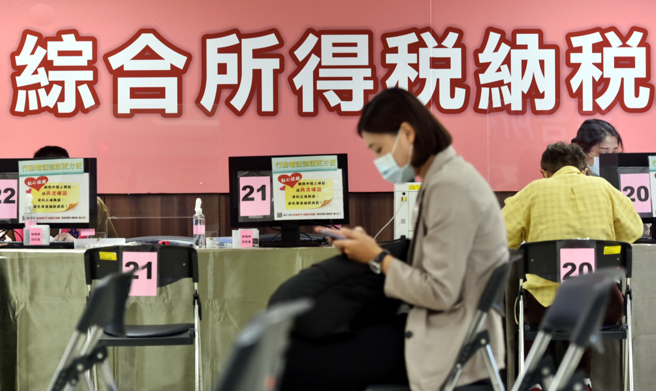 即将进入5月报税季，综合所得税有多项减税红包。（本报资料照片）