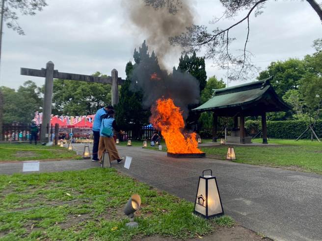 桃园市消防局第一大队日前桃园忠烈祠举办古蹟歷史建筑抢救演练。（消防提供）
