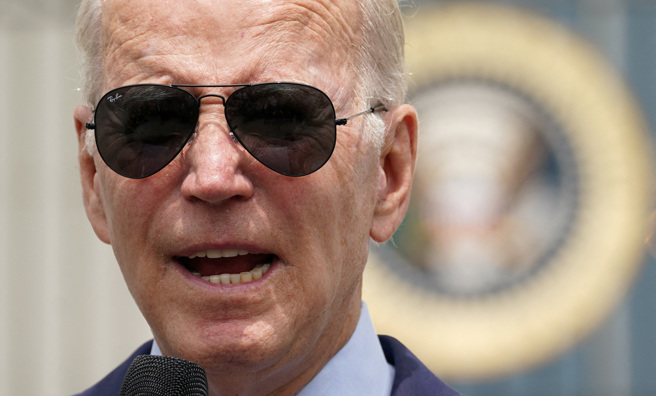 美国空军正在考虑让可携带核武的战略轰炸机降落在南韩，并定期部署在朝鲜半岛及周边地区。图为美国总统拜登。(图／路透)
