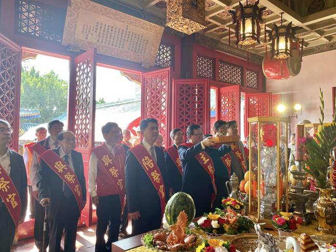 明延平王郑成功来台362周年中枢祭典今在台南延平郡王祠举行，由行政院副院长郑文灿主祭。（曹婷婷摄）