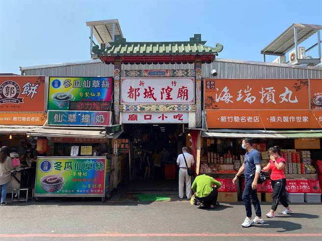 名聞全台的新竹都城隍廟內小吃攤因受不了成本上漲，決定自5月1日起漲價。（陳育賢攝）