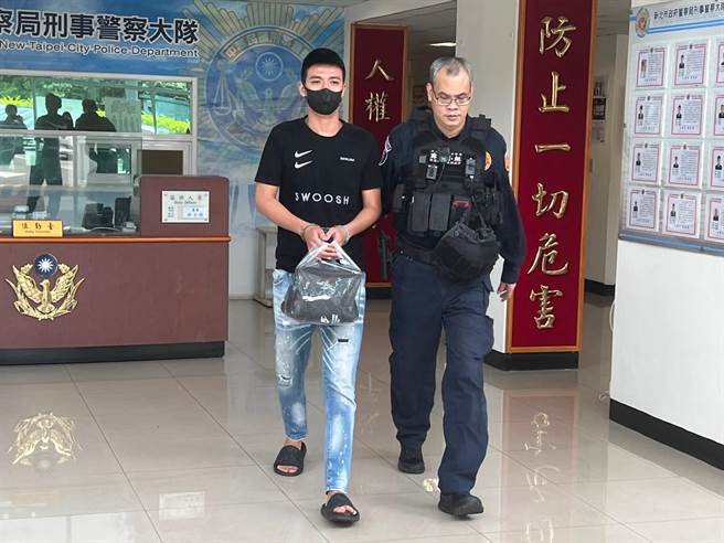 「鯨魚」林京履的貼身小弟杜姓男子中午移送新北地檢署。（王揚傑攝）