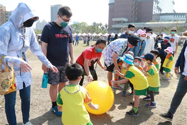 台南市幼儿运动会溪南场今天登场，吸引逾2000人到场同乐。（台南市政府提供／曹婷婷台南传真）