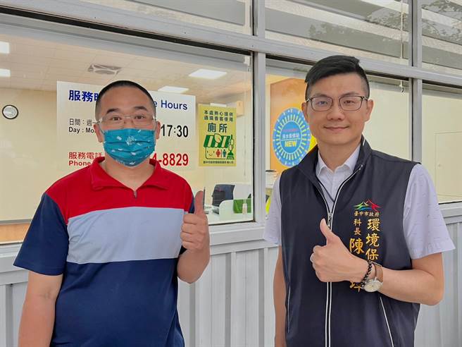 台中市政府环保局在沿线人潮眾多及停留时间较长的停驻地点设置流动厕所，同时广邀遶境沿线店家、热心民眾支援提供应急厕所。（环保局提供／张亦惠台中传真）