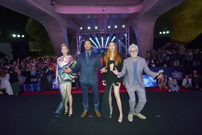 左起「螳螂女」庞克莱门捷夫、「星爵」克里斯普莱特「涅布拉」凯伦吉兰、导演詹姆士冈恩、出席《星际异攻队3》首尔宣传活动。（迪士尼提供）