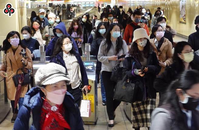 依劳保条例规定，当CPI累积成长率逾5％时，包括老年年金、失能年金及遗属年金等给各项年金给付就要随之调整。（报系资料照）