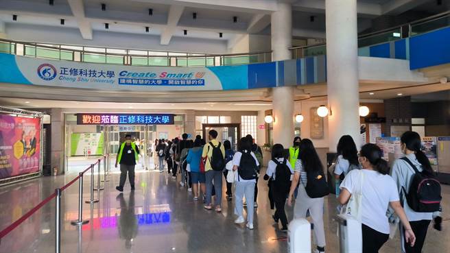 112学年度四技二专统一入学测验今(29)日起连续两天举行考试。图为正修科大考场。(教育部提供)