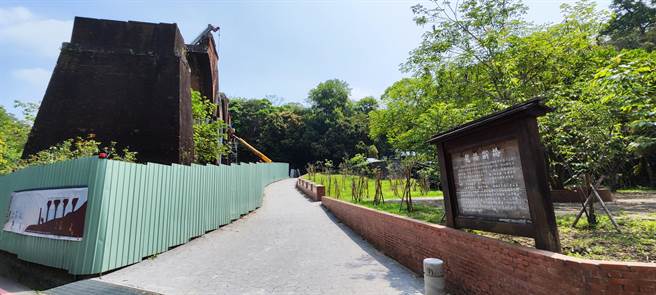 苗栗县三义乡龙腾断桥目前正进行加固工程。（谢明俊摄）