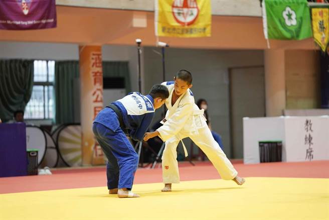 苗栗县苑里镇致民国中柔道选手黄俊玮荣获全中运金牌。（致民国中提供／谢明俊苗栗传真）