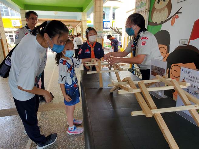 重光国小目前全校41名学生，全校12名教师都受过童军木章训练。（周丽兰摄）