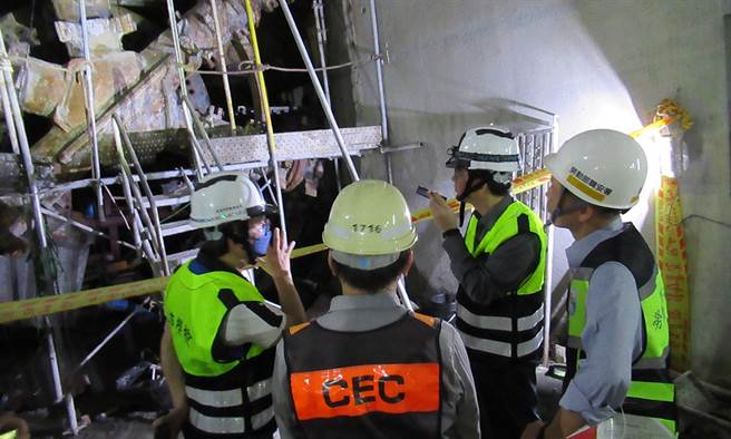 北市劳检处会同劳动部职安署，对捷运万大线工程实施全面检查，发现一共违反10项次规定，因此开罚新台币约15万元。（北市劳动局提供／丁上程台北传真）