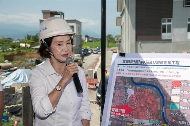 宜兰县长林姿妙今天视察壮围抽水站及分洪道新建工程，林姿妙检视防汛整备与应变机制办理情形后，指示水利资源处在汛期随时严阵以待。（宜兰县政府提供）