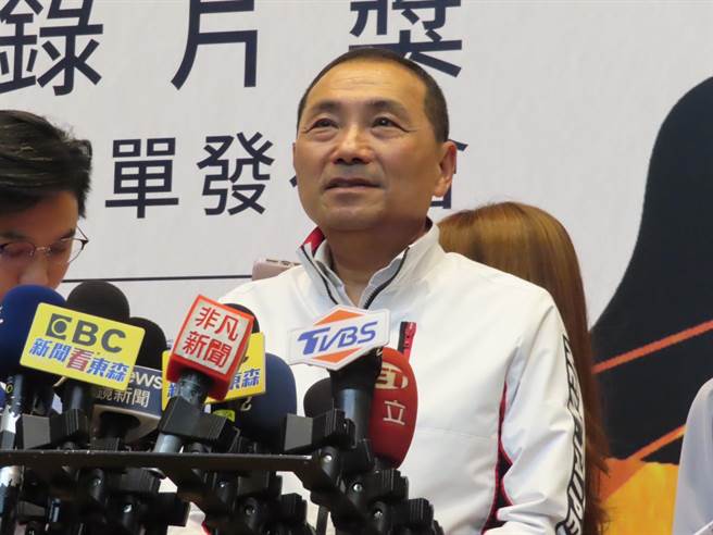 新北市长侯友宜表示，中央对于国防要公开透明说清楚。（叶德正摄）