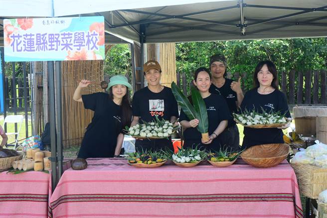 台湾原住民族文化馆热闹举行开学典礼，现场有市集，展示原住民传统工艺、藤编还有特殊食材等不同文化。（王志伟摄）