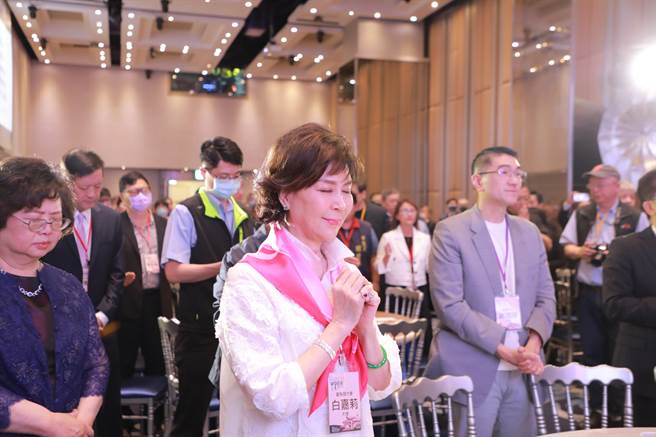 「最美丽主持人」白嘉莉也现身共同祷告。（基隆市政府提供／徐佑升基隆传真）